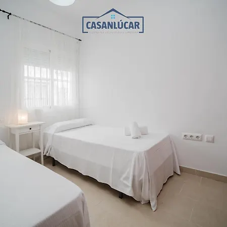Carmen Viejo Bajo *